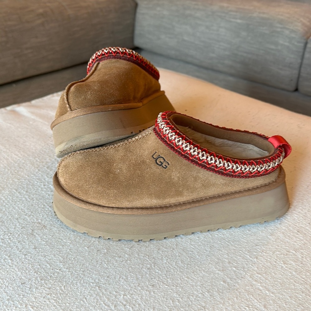 UGG TAZZ size 6